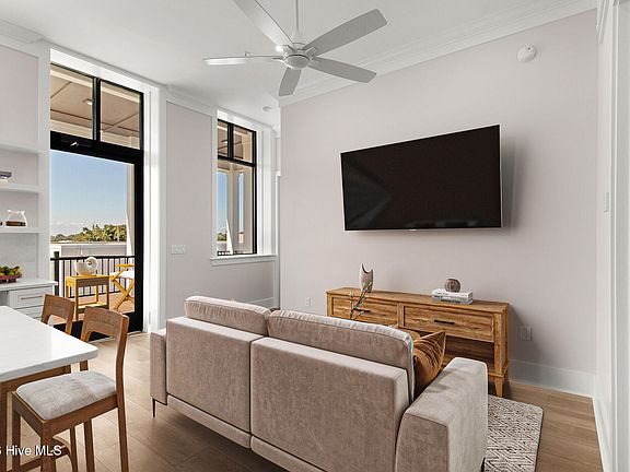 3rd image of 805 Mulberry Street Unit 201