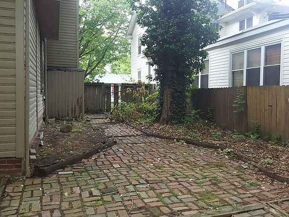 4th image of 204 Vine St