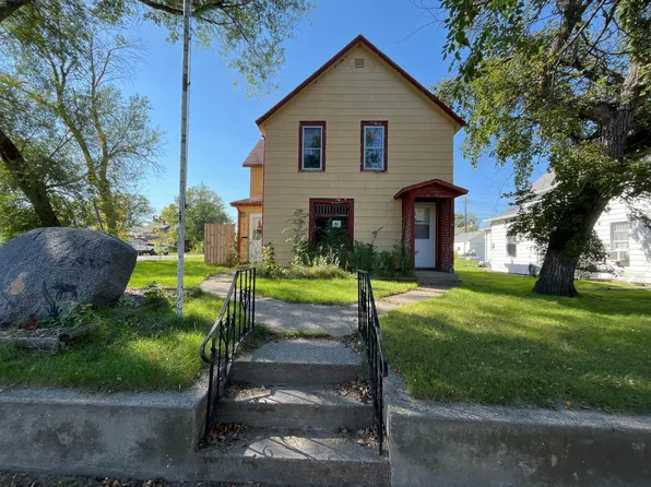 324 3rd Ave SW, Jamestown, ND 58401