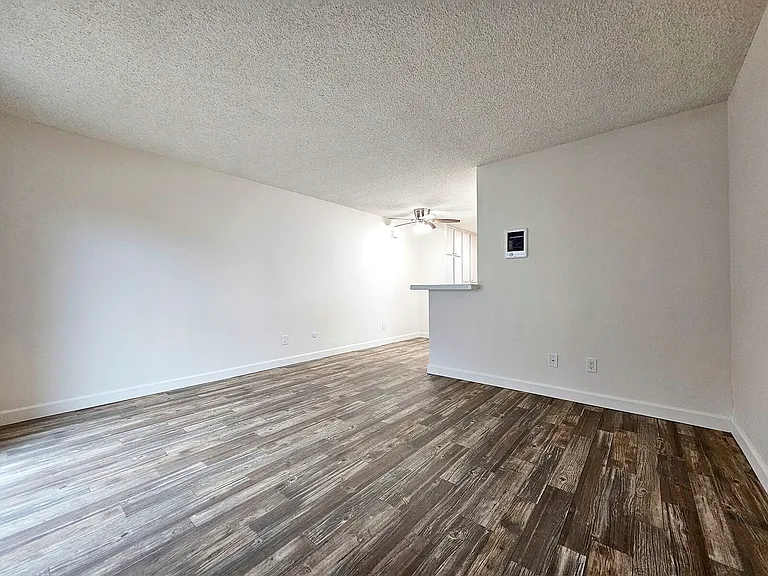 1096 N Mollison Ave — Photo 13