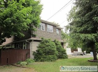 30 N Ocean Ave, Center Moriches, NY
