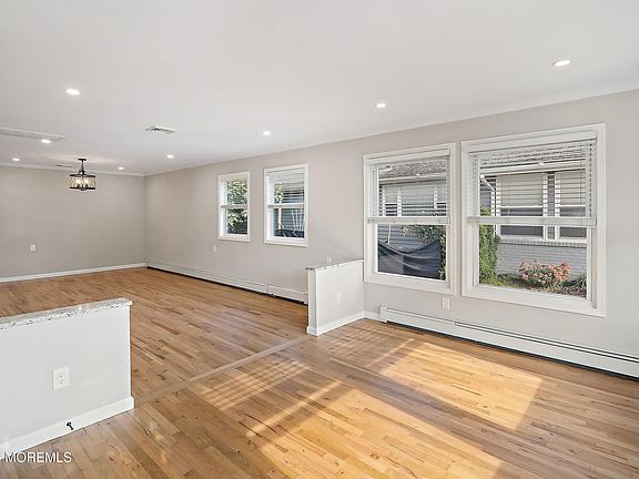 5th image of 2176 Mount Hood Lane