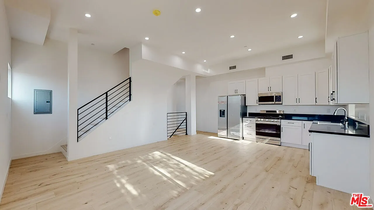 4 bed, 4.0 bath, 1857 sqft, $4,583 — Photo 1