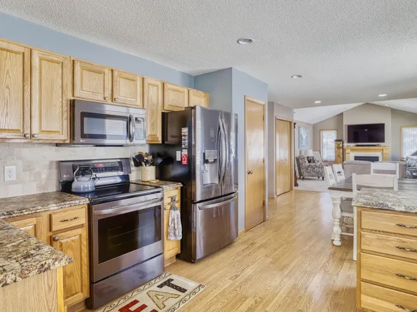 11786 Xenia St NW, Coon Rapids, MN 55433