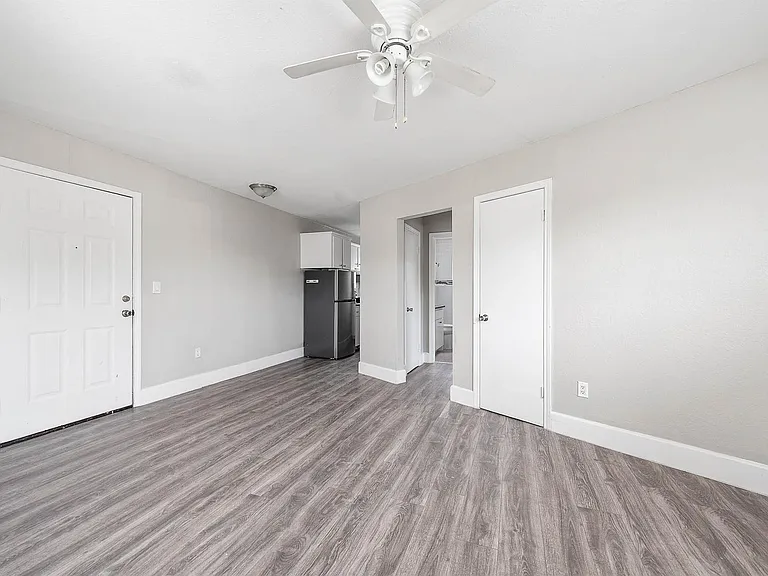 1711 Fourcade St #5 — Photo 2