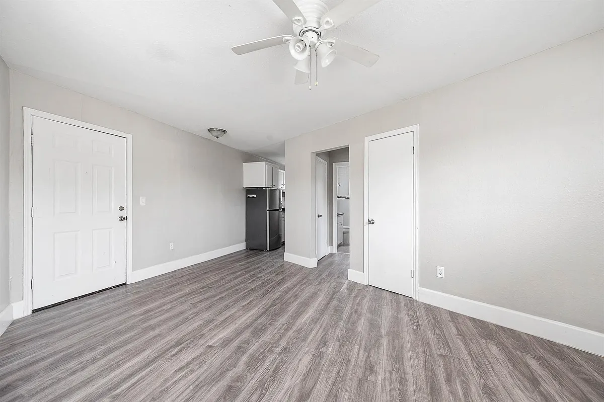 Building Photo - 1711 Fourcade St #5