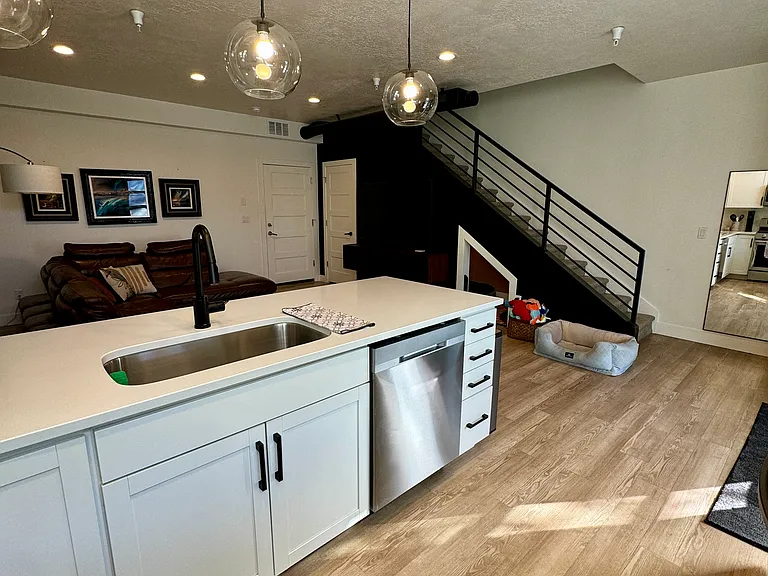 449 N Beaumont Ct — Photo 4