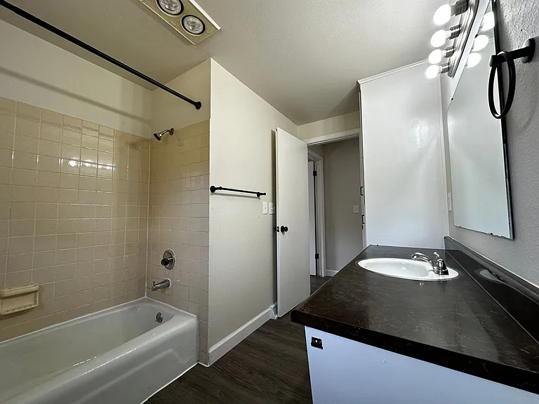 2746 Nicolet Dr — Photo 17
