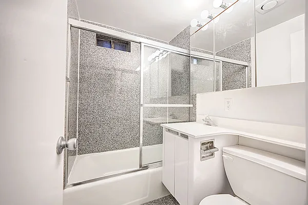 Rented by Urbane Brokerage | media 11