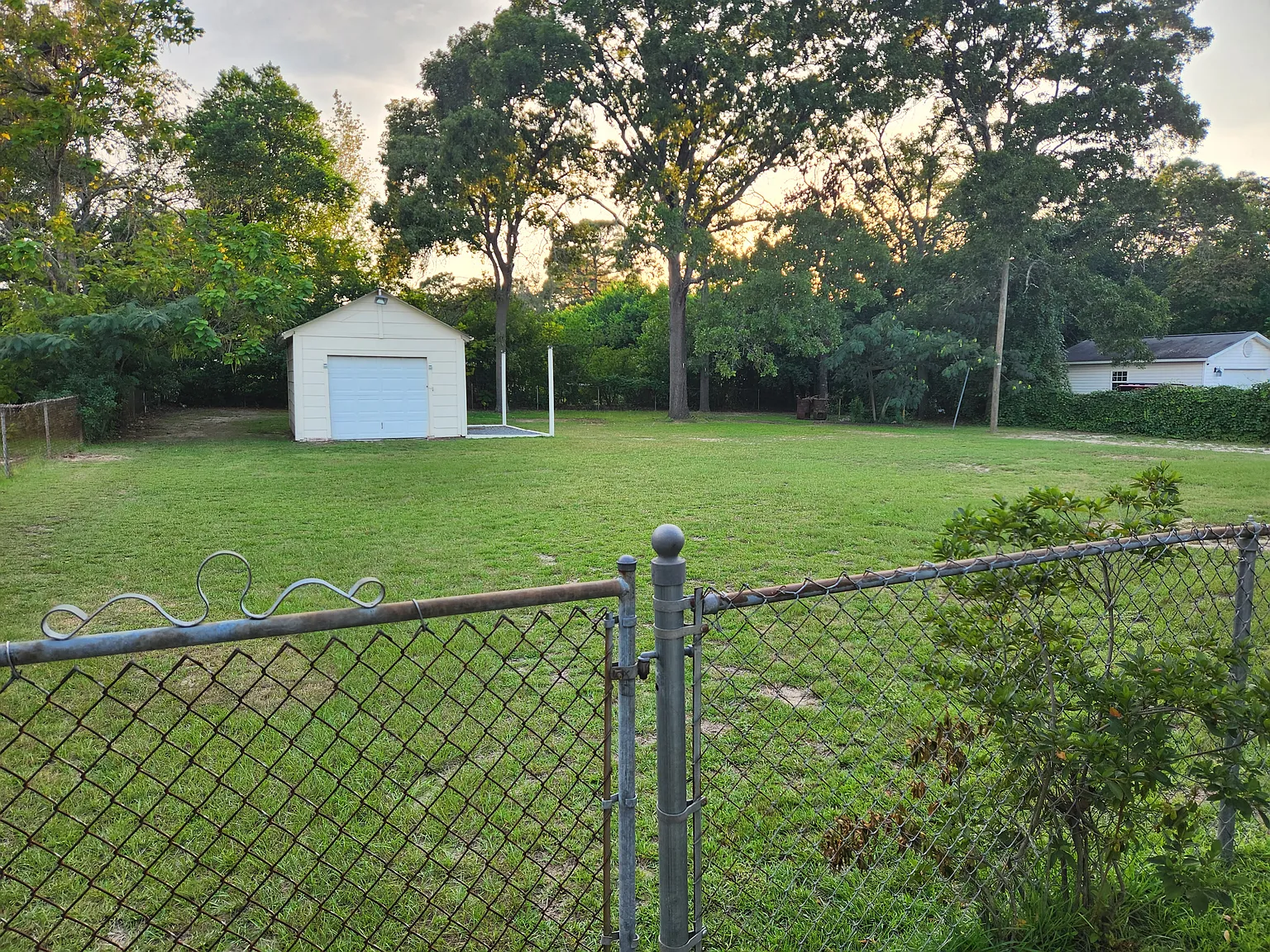 3 bed, 1.5 bath, 1486 sqft, $1,500 — Photo 2