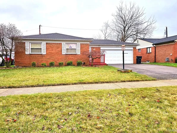 33148 Chief Ln, Westland, MI 48185