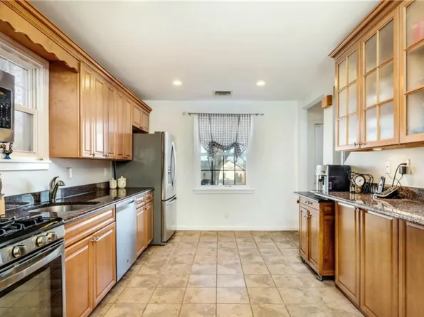 208 Douglas Ave, Yonkers, NY 10703