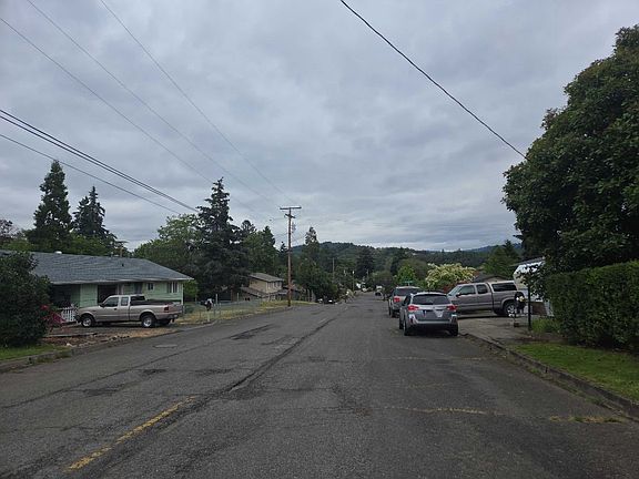 5th image of 665 NE Craig St