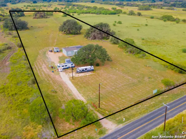 21321 LAMM RD, Elmendorf, TX 78112