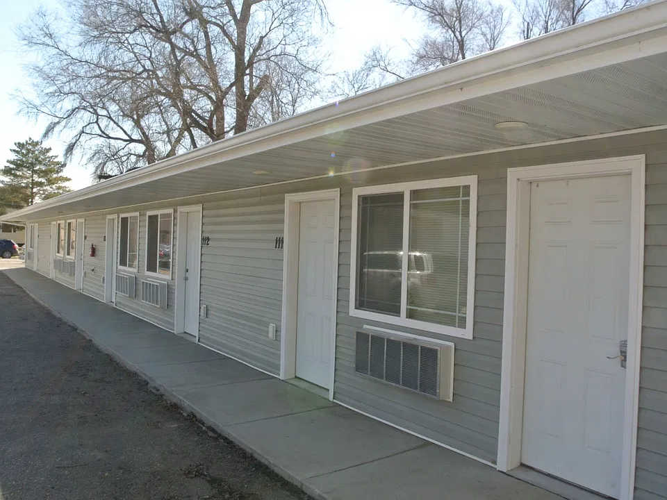 1800 East Burdick Expressway