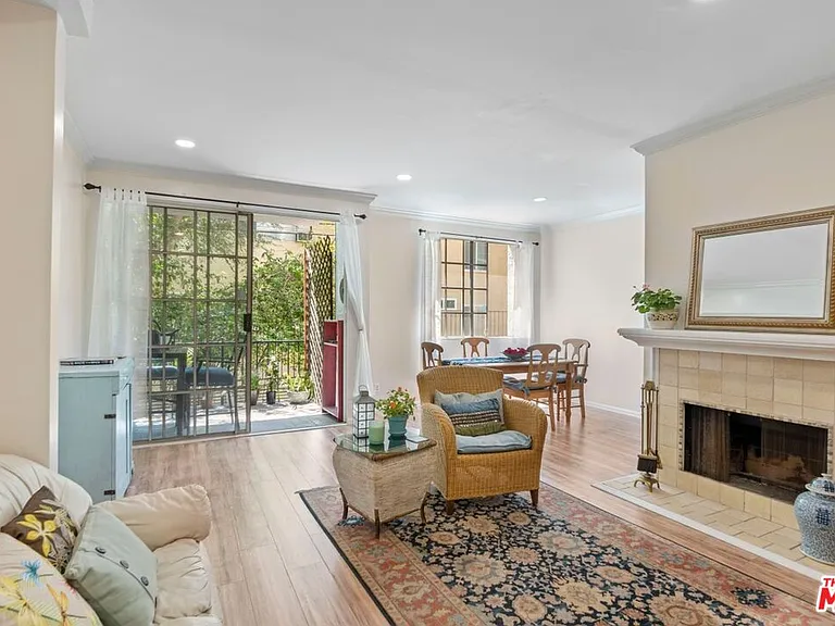 1375 Kelton Ave #108 — Photo 4