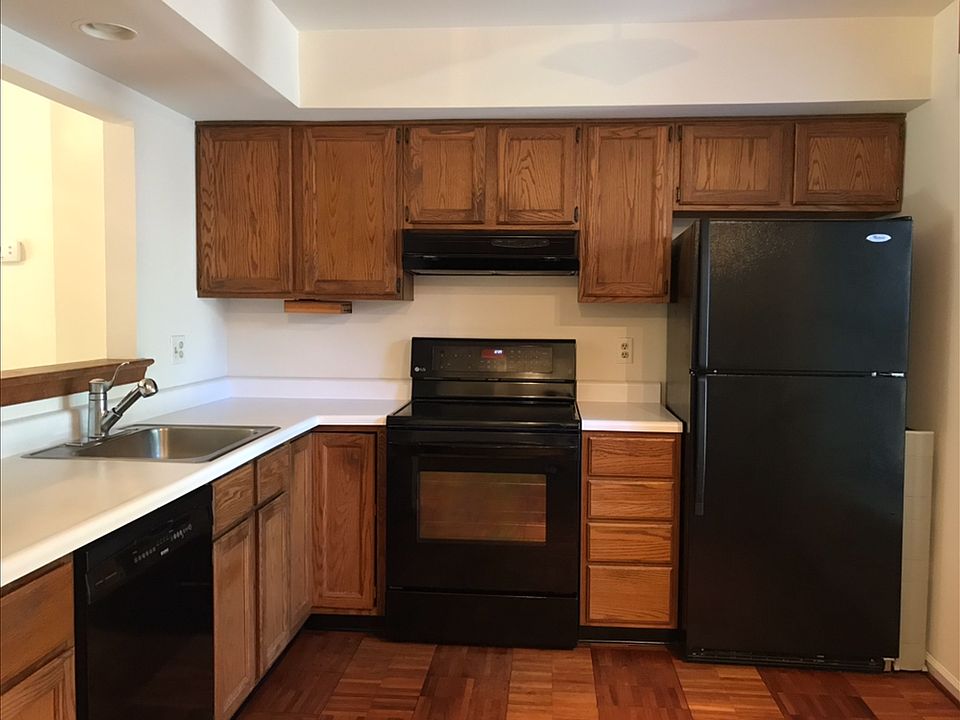 2nd image of 31 Cabot Ct