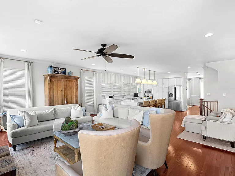 22840 Goldsborough Ter — Photo 17