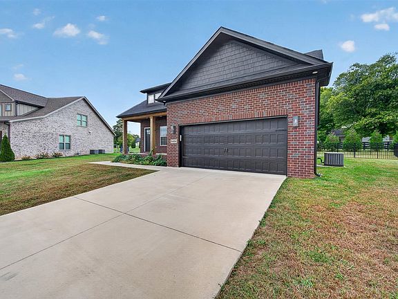 3rd image of 6464 Summer Shade Cir