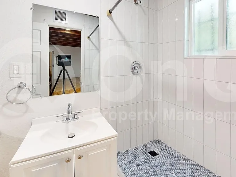 3564 E Kleindale Rd #B — Photo 7