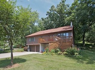 2805 Elk Dr, Bettendorf, IA 52722