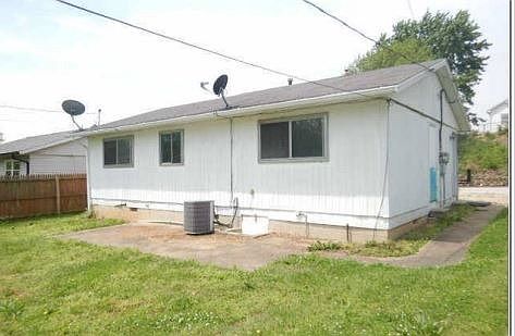 2nd image of 642 18th St