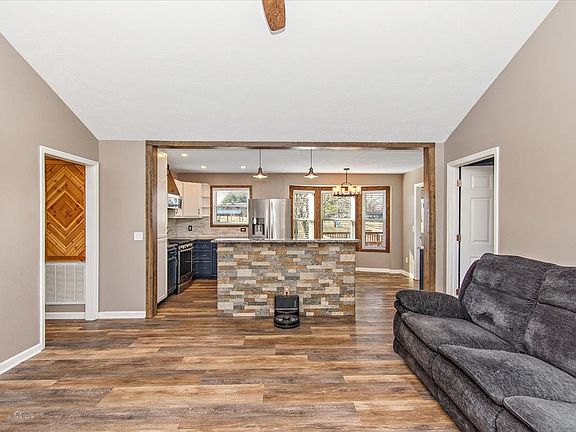 3rd image of 104 Sycamore Dr