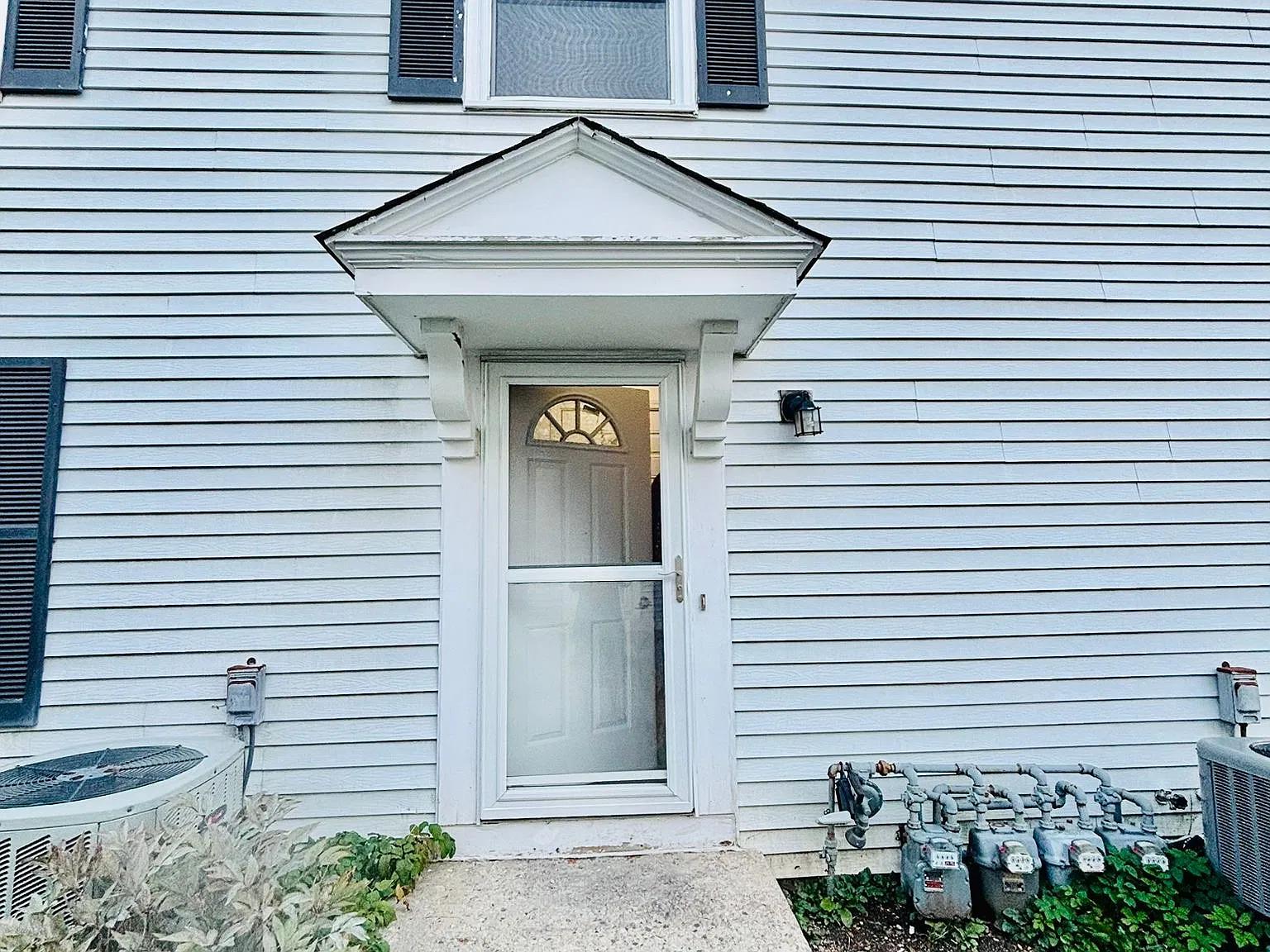 3 bed, 1034 sqft, $2,600 — Photo 2