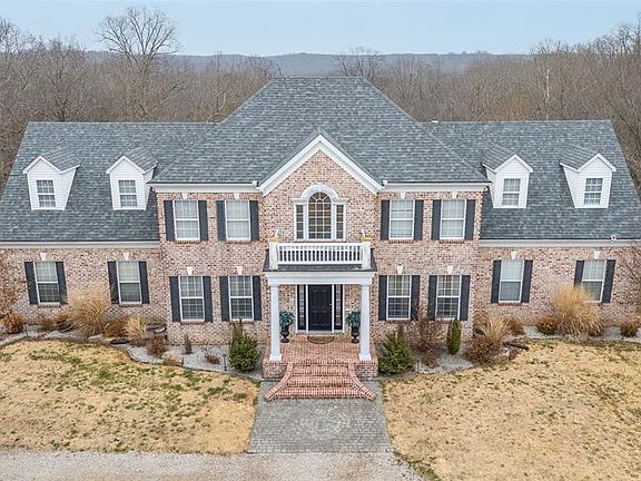 2nd image of 1 Twin Oaks Ln