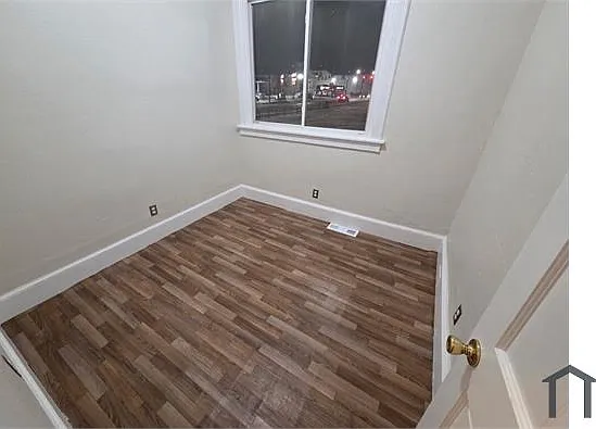 26 Hall St SW — Photo 1