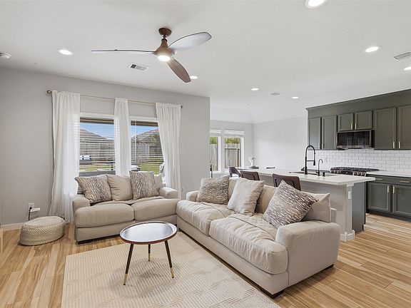 5th image of 710 Desert Pea Ln