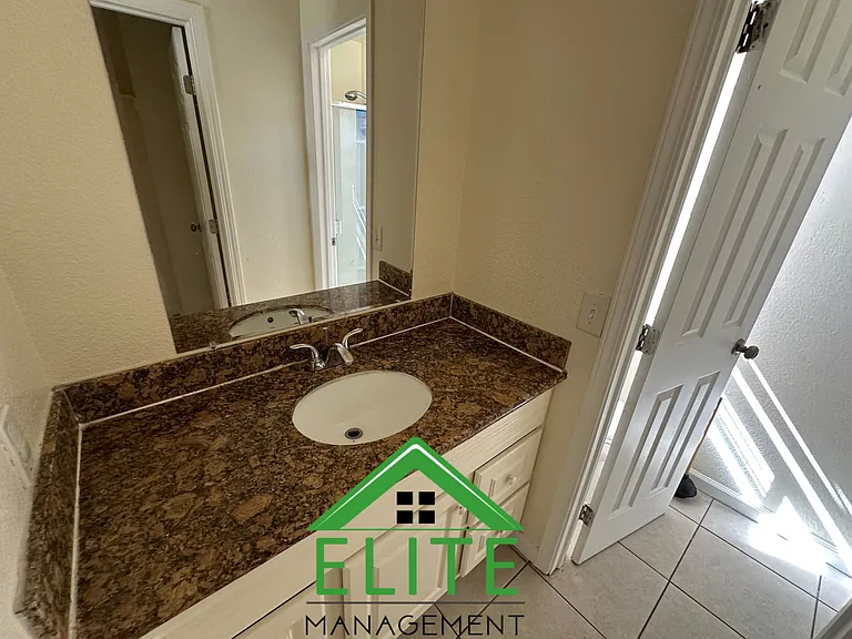 8023 Montgomery Dr — Photo 14