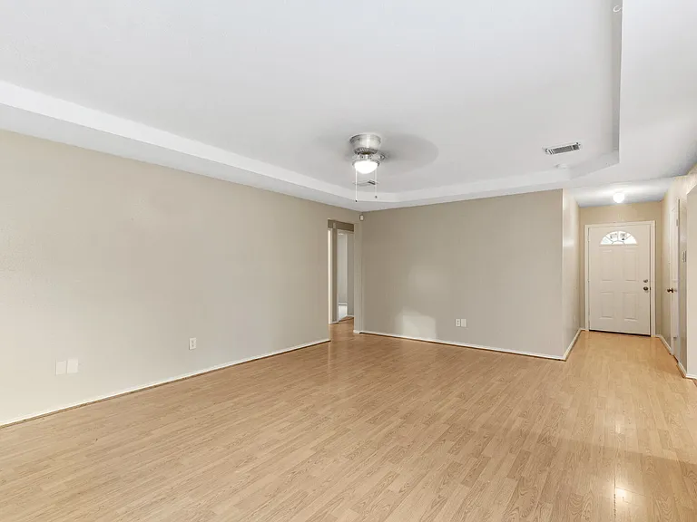 18067 Garden Manor Dr — Photo 3