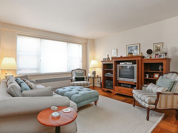 3rd image of 1 Washington Sq APT 4D