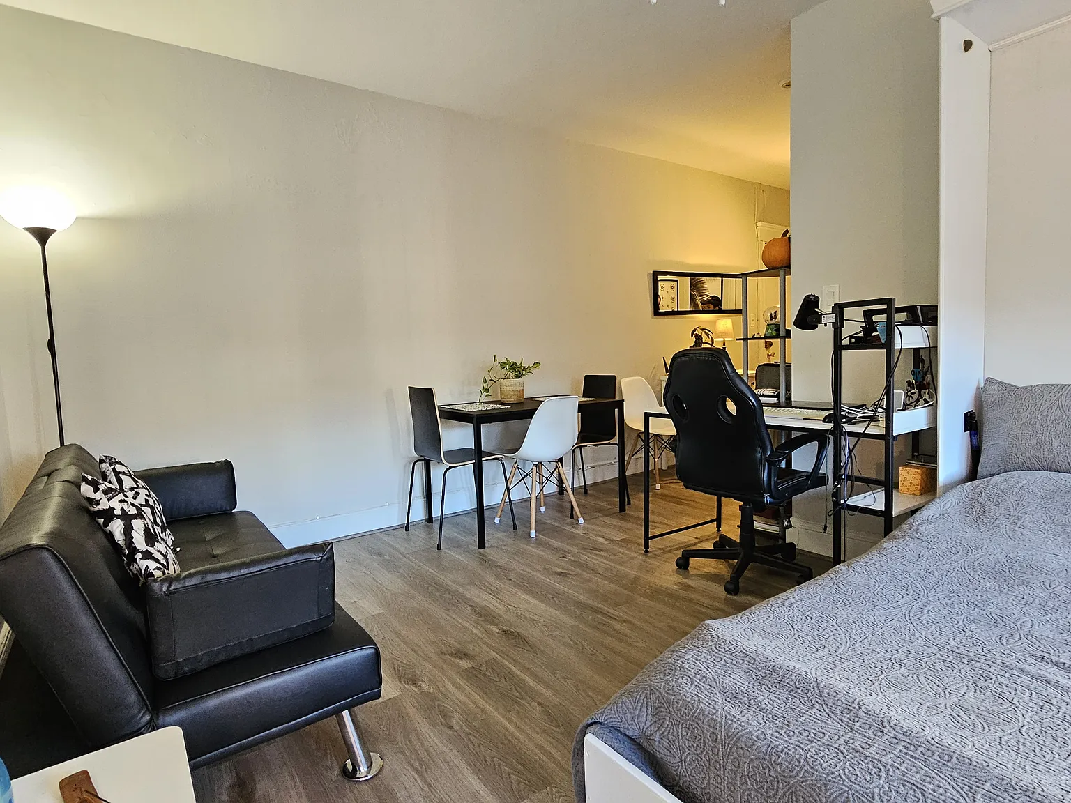 Studio, 430 sqft, $2,350 — Photo 3