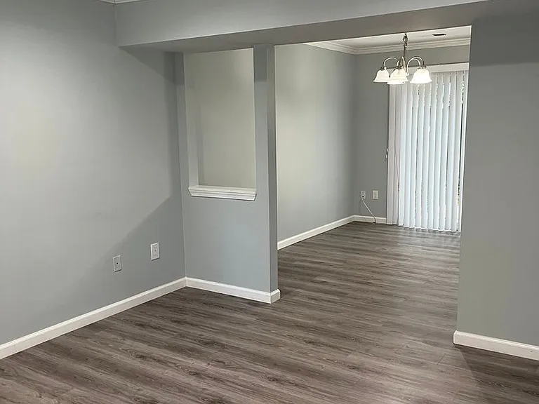 2513 Robinson Pl — Photo 3