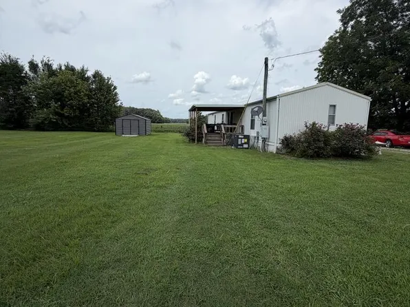 212 W Chestnut St, Puryear, TN 38251