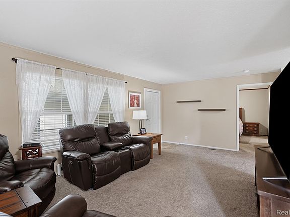 5th image of 150 Whippoorwill Ln