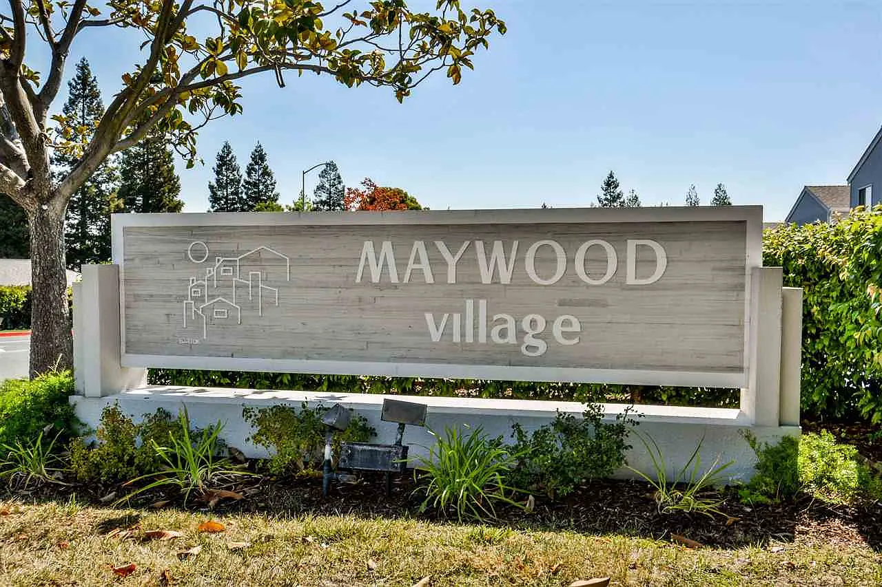 1216 Maywood Ln photo 1