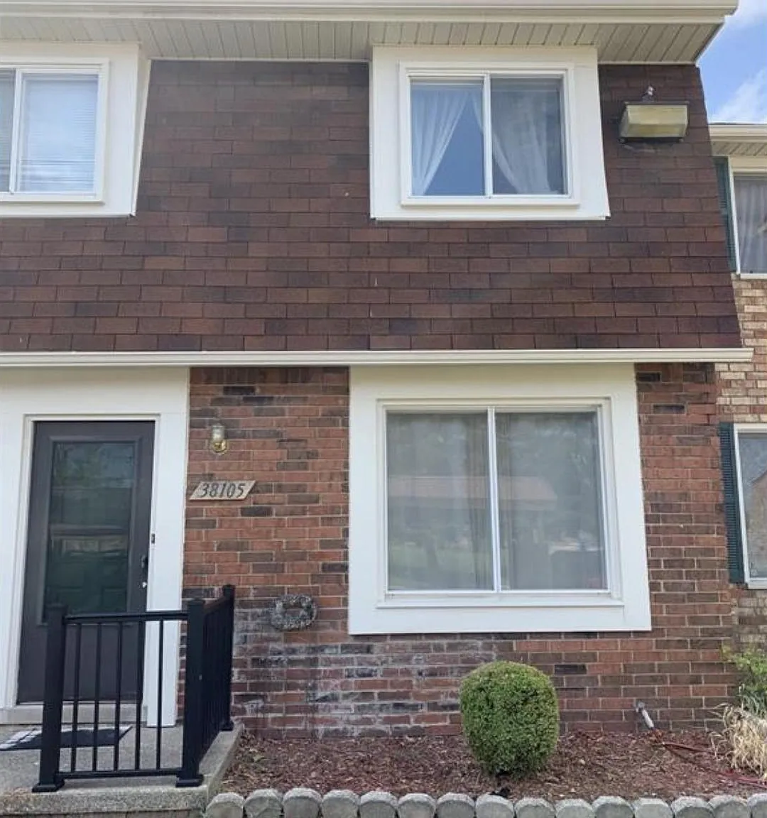 3 bed, 1.5 bath, 1230 sqft, $1,800 — Photo 1