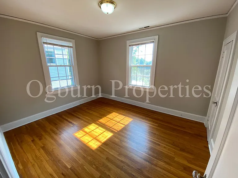 664 N Spring St — Photo 8