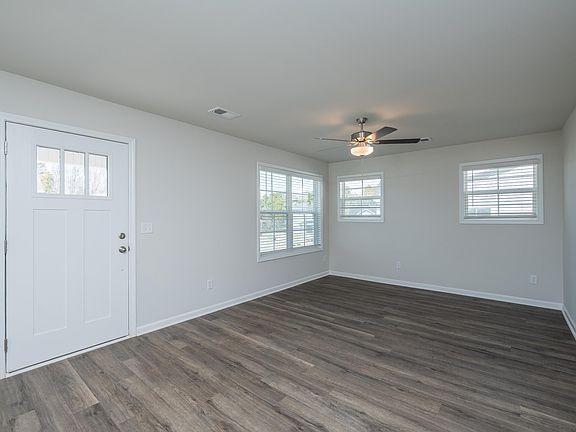 5th image of 208 Waltham Ct