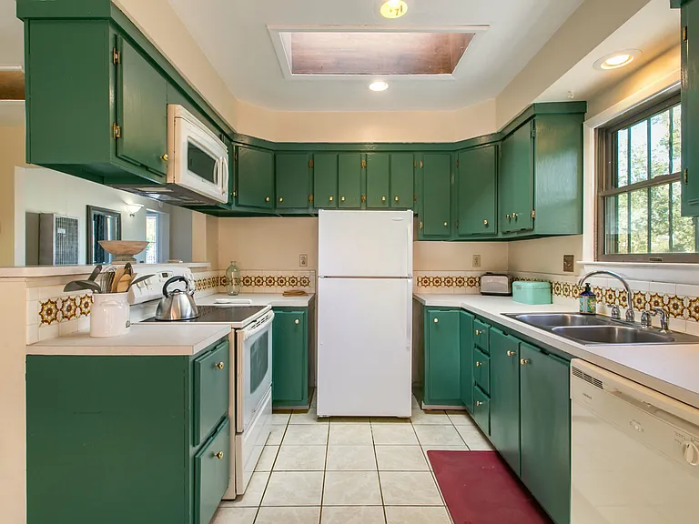 217 Cornell Dr SE — Photo 5