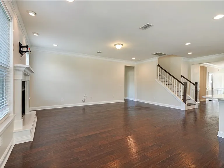 1309 Enfield Ln — Photo 7
