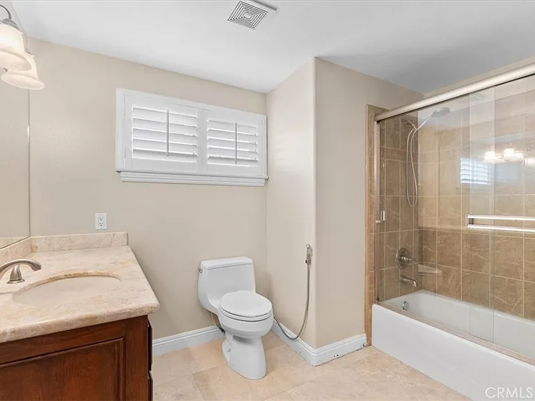 540 W 25th St — Photo 36