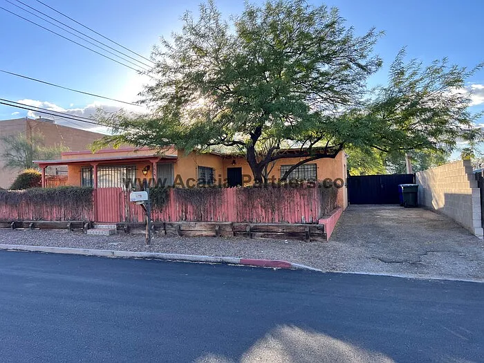 Building Photo - 1615 N Tyndall Ave