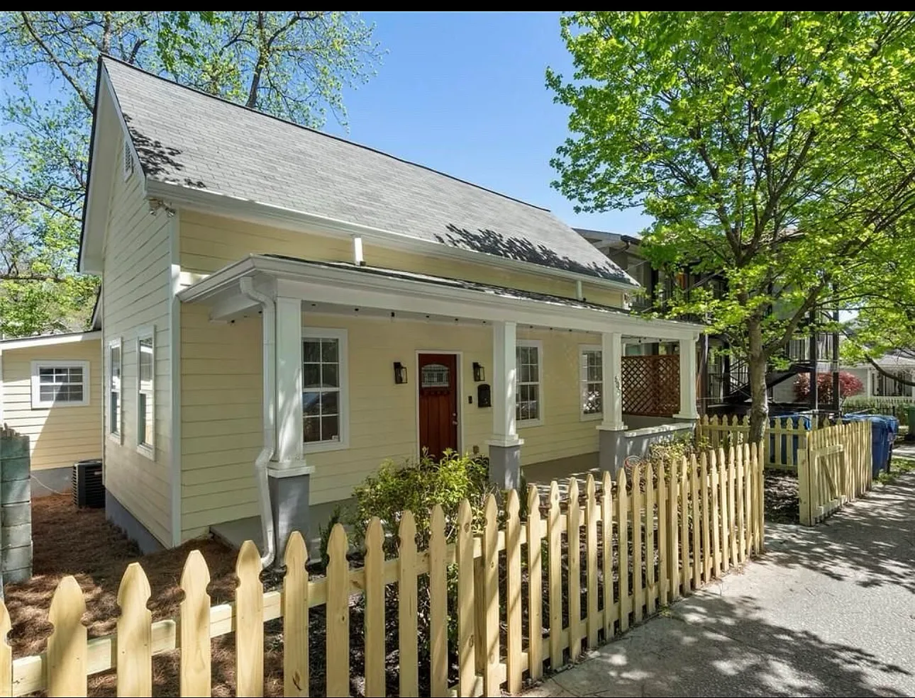 606 Irwin St NE — Photo 3
