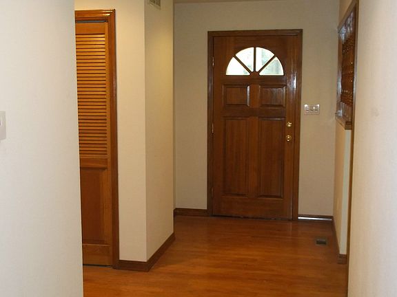 4th image of 808 N Park Dr