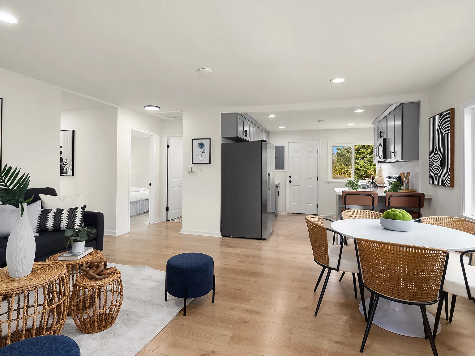 3 bed, 1136 sqft, $2,750 — Photo 2