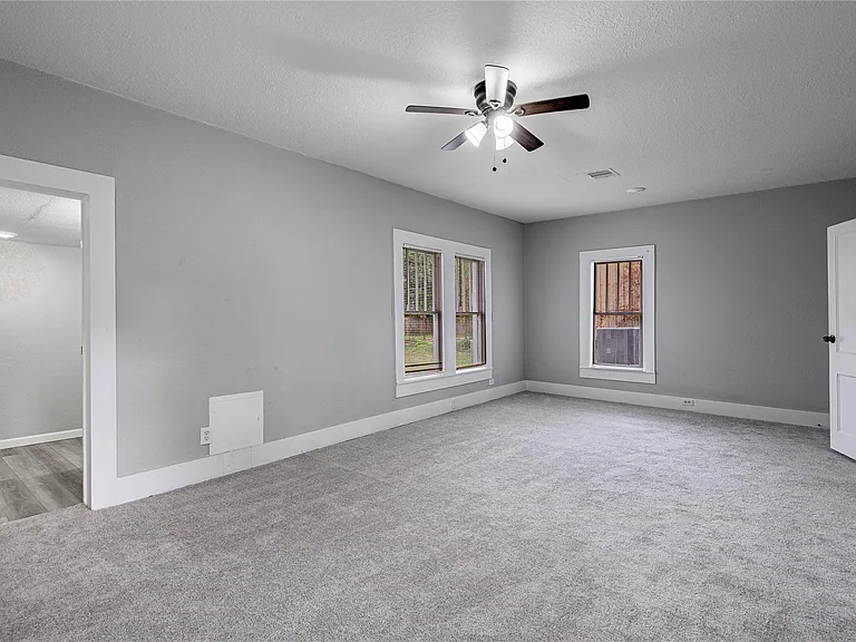 200 W Caroline St #A — Photo 15